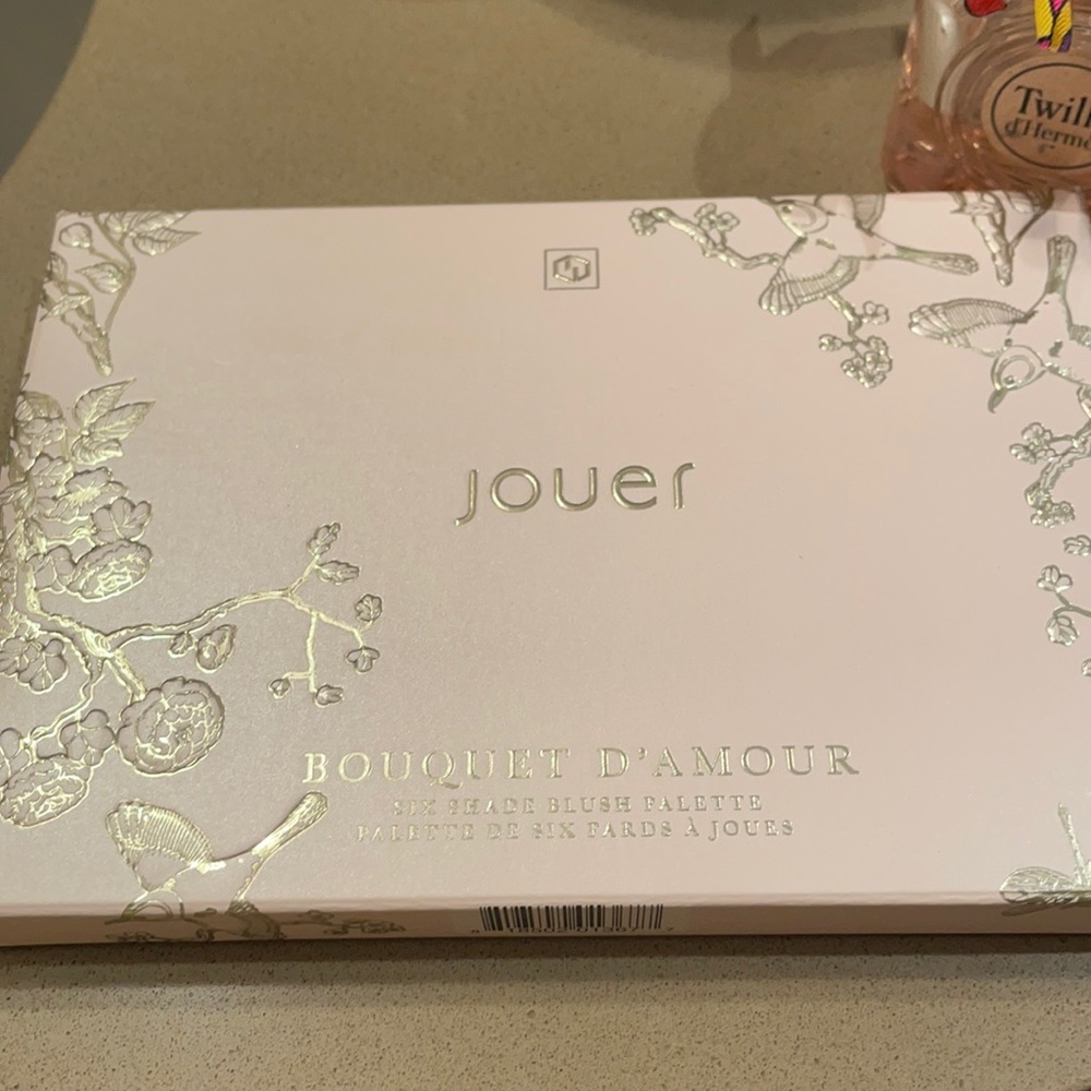Jouer bouquet D ‘ amour 6 blush palette New in Box
